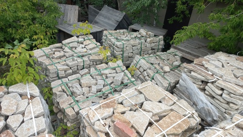 Гранитный плитняк галтованный для мощения купить в Мытищах