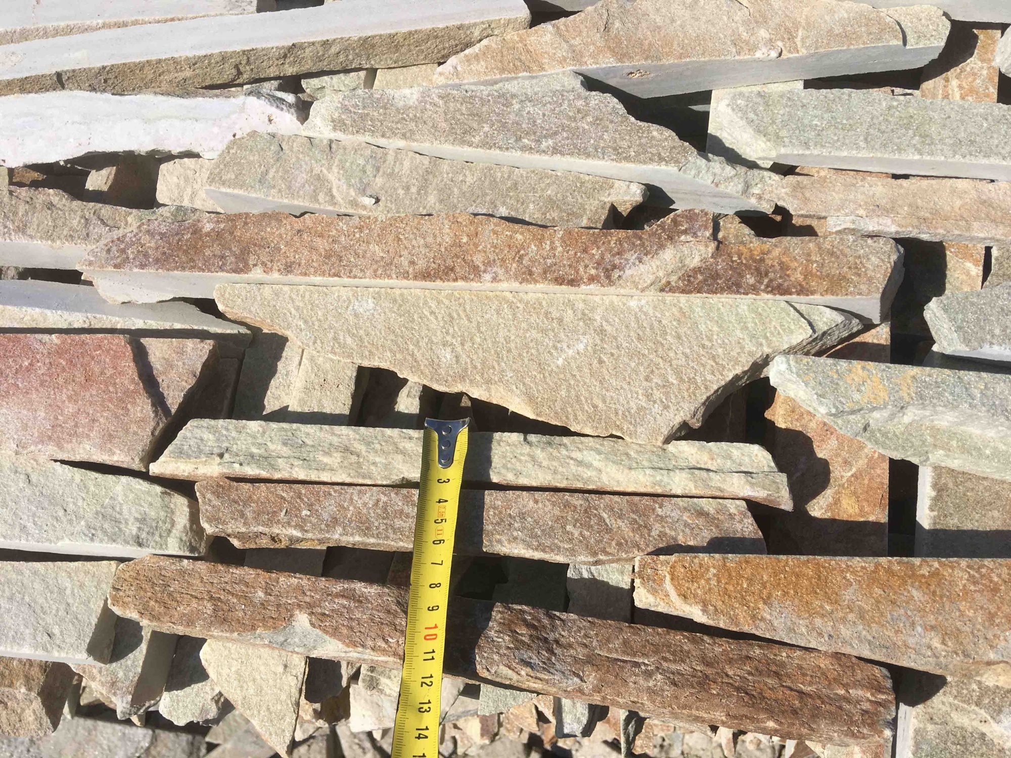 Горбушка златолит золотистый для облицовки купить в Мытищах