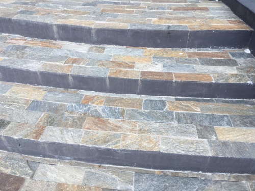 Плитка из Златолита Уральского для лестницы купить в Мытищах