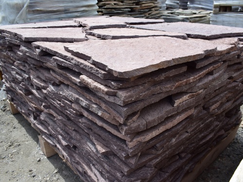 Плитняк лемезит бордовый для облицовки цоколя 20-25 мм  купить в Мытищах