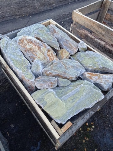 Златолит жёлтый, жёлто-зелёный глыбки и валуны для ланшафтного дизайна купить в Мытищах
