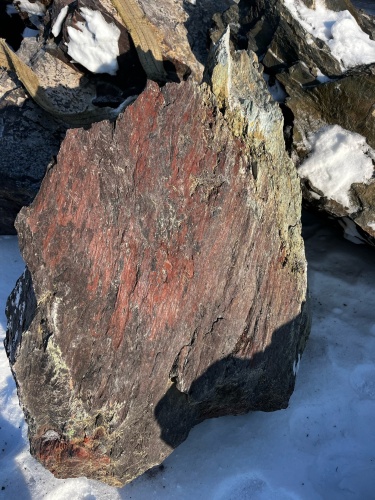 Ландшафтные глыбы красно-фиолетовые 200-1000 килограмм купить в Мытищах