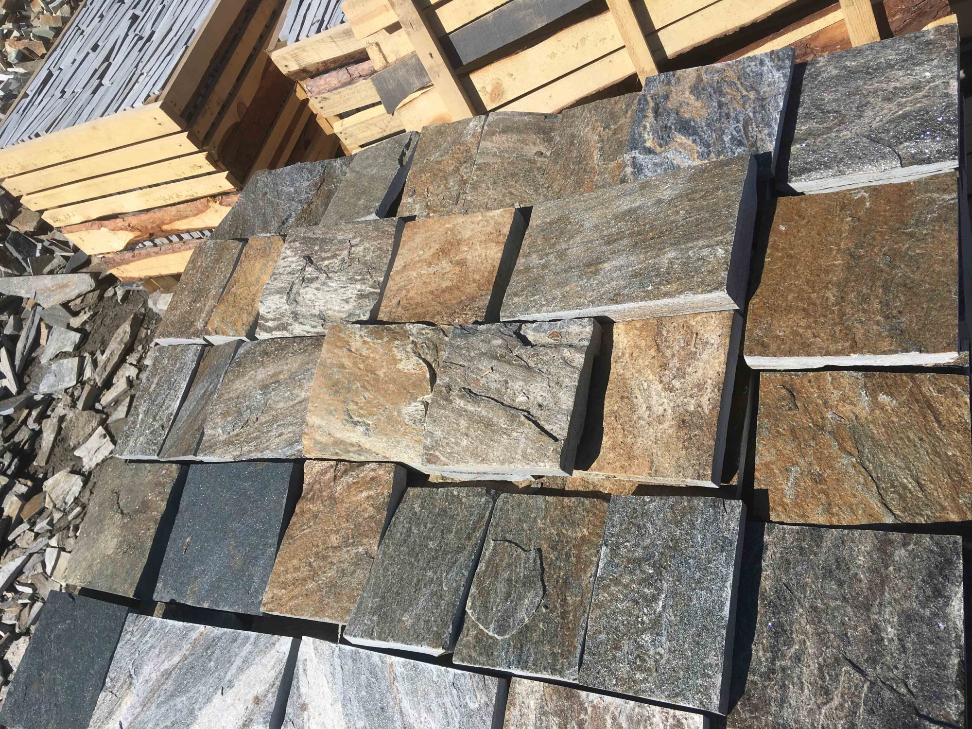 Плитка пилёная златолит Уральский для фасада купить в Мытищах