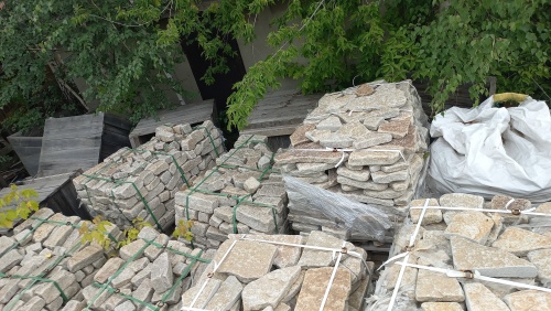 Гранитный плитняк галтованный для мощения купить в Мытищах