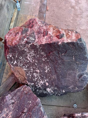 Камни для ландшафтного дизайна красно-фиолетовые 10-60 килограмм купить в Мытищах