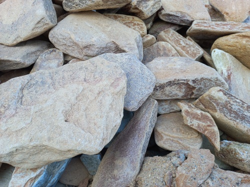 Златолит жёлтый, жёлто-зелёный глыбки и валуны для ланшафтного дизайна купить в Мытищах