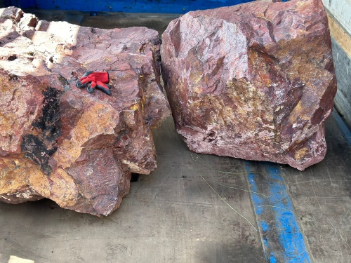 Ландшафтные глыбы красно-фиолетовые 200-1000 килограмм купить в Мытищах