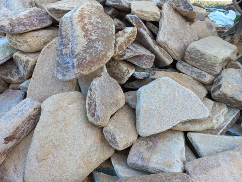 Златолит жёлтый, жёлто-зелёный глыбки и валуны для ланшафтного дизайна купить в Мытищах