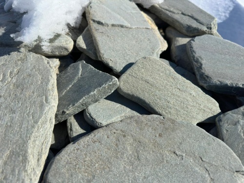 Плитняк златолит зелёный галтованный для цоколя купить в Мытищах