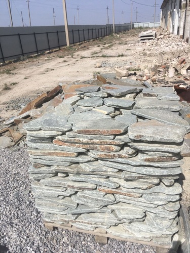 Златолит серебристый галтованный для лестниц купить в Мытищах