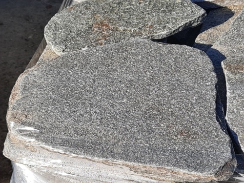 Златолит серебристый галтованный для лестниц купить в Мытищах