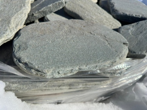 Плитняк златолит зелёный галтованный для мощения на бетон купить в Мытищах