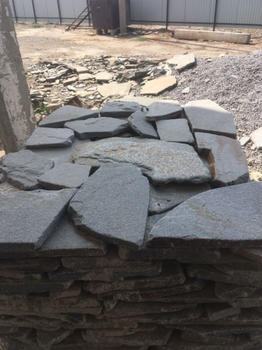 Златолит серебристый галтованный для лестниц купить в Мытищах